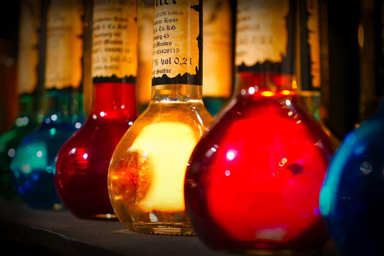 Bottles Bar Liqueur Restaurant  - fietzfotos / Pixabay